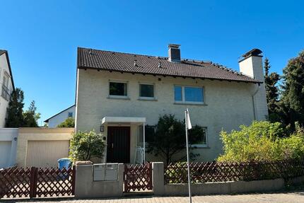 3-Familienhaus mit 245 m² Wohnfläche und komplett unterkellert - Rüsselsheim am Main
