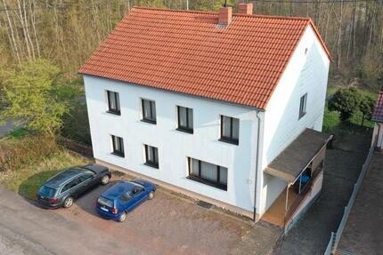 Freistehendes Zweifamilienhaus mit großem Grundstück - Völklingen