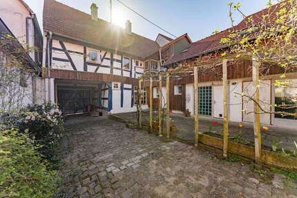Haus zum Kaufen in Karlsruhe 1.190.000,00 € 238 m²
