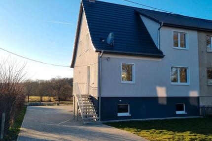 Doppelhaushälft | 115m² | kernsaniert | Wintergarten | Garage | - Plattenburg