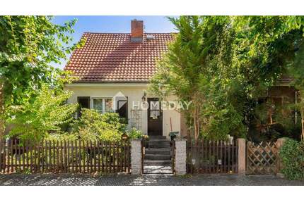 Attraktive DHH mit Pool, Terrasse, Garage & Gartenidyll in Babelsberg Nord - Verkauf mit Rückmiete - Potsdam