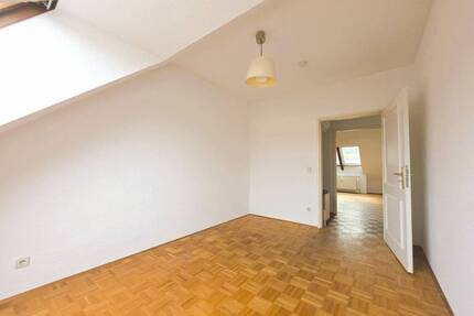 Sofort frei! 3-Zimmer-Dachgeschosswohnung mit Charme & Potenzial in gefragter Lage von Saarbrücken