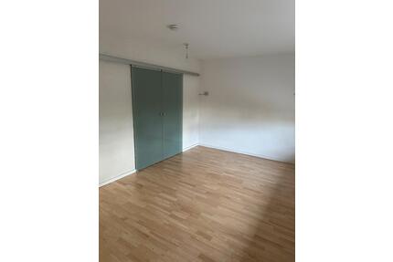 Kleine Zweizimmer Wohnung - 800,00&nbsp;EUR Kaltmiete, ca.&nbsp; 50,00&nbsp;m&sup2; in Lahr (Schwarzwald) (PLZ: 77933)