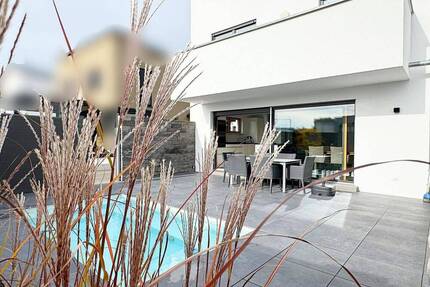 Moderne Doppelhaushälfte mit Pool, Sauna und Energieeffizienzklasse A+ - Gärtringen