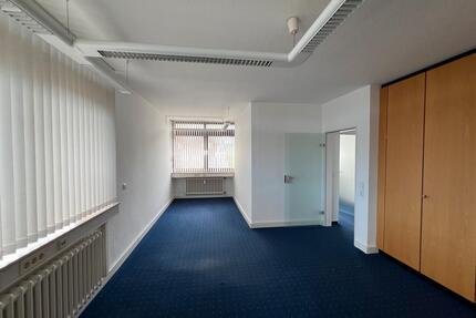 Büro in Barntrup zu vermieten! - 750,00&nbsp;EUR Kaltmiete, ca.&nbsp; 87,49&nbsp;m&sup2; in Barntrup (PLZ: 32683)