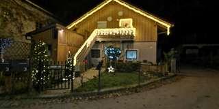 Helle 3-Zimmer-Wohnung mit Sichtdachstuhl & EBK in Kraiburg - Kraiburg am Inn