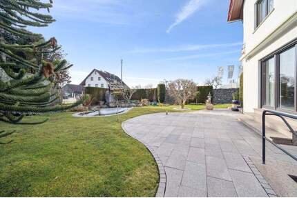 Große Doppelhaushäflte mit 2 Doppelgaragen und angrenzenden Baugrundstück - Grünkraut / Gullen