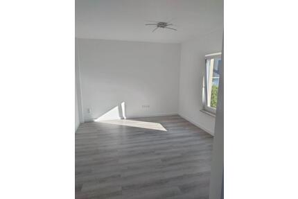 Schöne kleine Doppelhaushälfte - 400,00&nbsp;EUR Kaltmiete, ca.&nbsp; 70,00&nbsp;m&sup2; in Pößneck (PLZ: 07381)