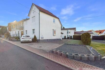 Attraktives Wohnhaus mit Stellplätzen in Ilmenau provisionsfrei !