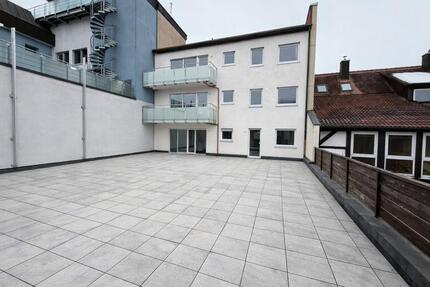 Kernsanierte 3-Zimmer-Wohnung mit 200qm Dachterrasse in Neustadt a.d. Aisch - Neustadt an der Aisch
