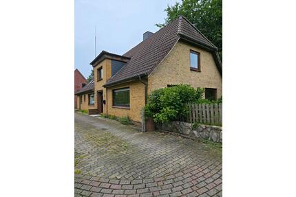 Einfamilienhaus in Ramstedt - 220.000,00&nbsp;EUR Kaufpreis, ca.&nbsp; 130,00&nbsp;m&sup2; in Schwabstedt (PLZ: 25876)