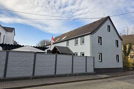 Haus zum Kaufen in Staudt 229.000,00 € 275 m²
