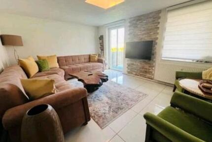 Großzügige 5-Zimmer Wohnung Top-Lage (1100€ Kalt) mit Balkon - Villingen-Schwenningen