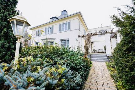 Altbau-Charme trifft modernen Komfort - 5 Zimmer, 140 m², Garten & Licht | Bad Homburg-Kirdorf