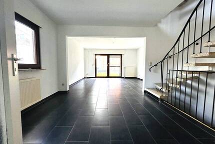 Attraktives Reihenendhaus mit Terrasse, Garage und viel Platz in Poppenweiler - Ludwigsburg / Poppenweiler