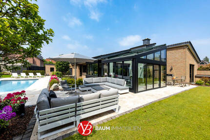 Exklusiver Bungalow mit Süd-West-Garten, Außenpool sowie Großgarage für 2-3 Pkw´s im Stadionviertel - Neuss