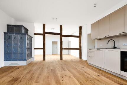 Eine außergewöhnlich schöne Wohnung wartet auf neue Mieter, die Wert auf Stil, Komfort und ein besonderes Wohngefühl legen. Die frisch sanierte 3‑Zimmer‑Wohnung präsentiert sich als Erstbezug nach... - Detmold Hiddesen