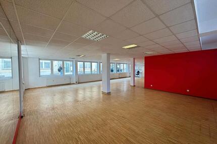 Räumlichkeiten zu vermieten - 1.560,00&nbsp;EUR Kaltmiete, ca.&nbsp; 180,00&nbsp;m&sup2; in Villingen-Schwenningen (PLZ: 78054)