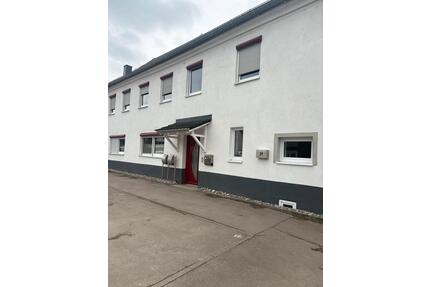2 Familien Haus mit Verkaufshalle Wohnfläche 240qm Halle 85qm - Dillingen an der Donau