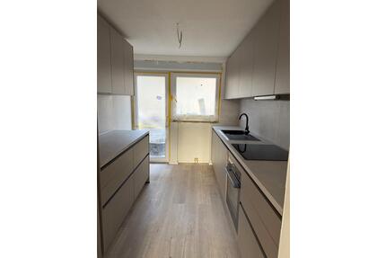 Erstbezug! Kernsanierte 3-Zi-Whg | 2 Balkone | EBK | Garage - Stuttgart Luginsland