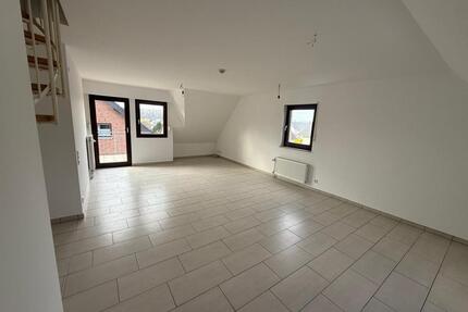 Frisch Renovierte Maisonette-Wohnung mit sonnigem Balkon zu vermieten! - Niederkassel