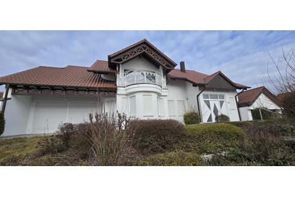 Gepflegtes Einfamilienhaus mit zwei Garagen in HN-Kirchhausen - Massenbachhausen