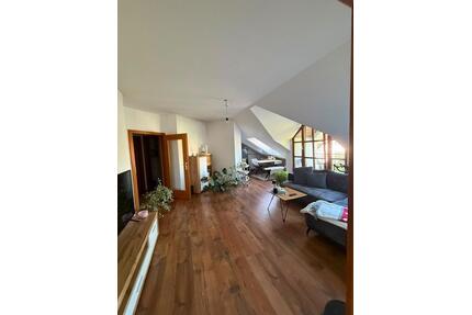 2-Zimmer-Dachgeschosswohnung mit Küche & Stellplatz in Pocking