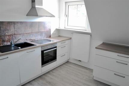 3 Zi. Obergeschoss Wo. mit Kachelofen, Gäste WC, Gartenanteil, Abstellraum im EG, PKW Stellplatz - Himmelpforten