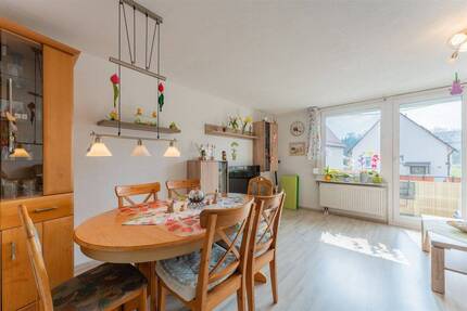 Gepflegte, helle 4-Zi.-ETW. mit Balkon, Garage u. Freistellplatz - Ebersbach an der Fils