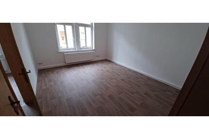 2-Raum im Zentrum - 299,00&nbsp;EUR Kaltmiete, ca.&nbsp; 46,50&nbsp;m&sup2; in Schmölln (PLZ: 04626)