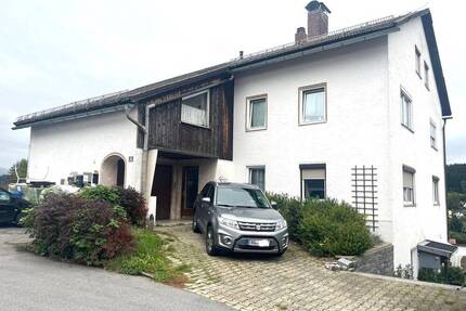 4 Familienhaus in Zwiesel - 250.000,00&nbsp;EUR Kaufpreis, ca.&nbsp; 340,00&nbsp;m&sup2;&nbsp;Wohnfl&auml;che in Zwiesel (PLZ: 94227)