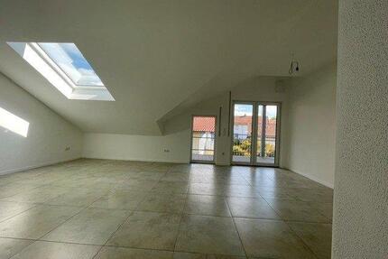 Mietwohnung - Dachgeschoss - 882,00&nbsp;EUR Kaltmiete, ca.&nbsp; 90,00&nbsp;m&sup2; in Viechtach (PLZ: 94234)