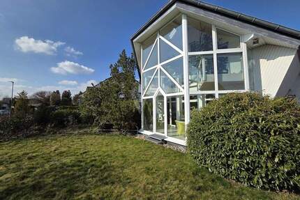 Architektenhaus mit imposantem Wintergarten, Garage, Doppelcarport und schönem Garten in 1A Wohnlage - Usingen