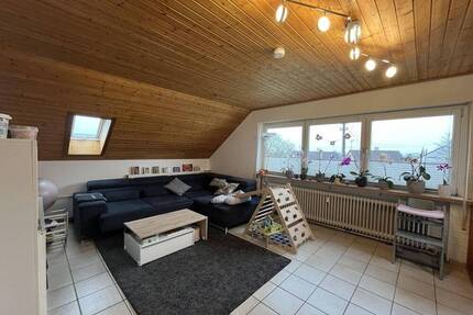 Großzügige Dachgeschosswohnung mit Dachloggia in ruhiger Lage - Altdorf