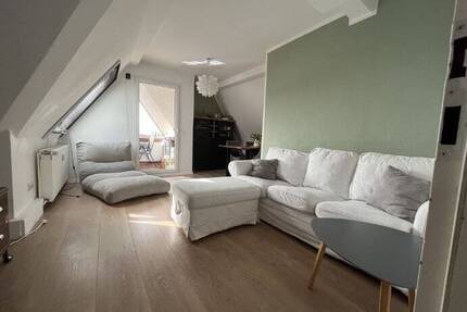 Klasse DG-Wohnung mit Einbauküche und Blick über die Stadt - Hildesheim Ost