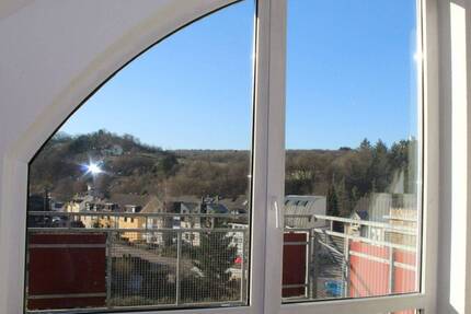 Olewig, helle 2 ZKB Dachgeschosswohnung mit großem Balkon und TG Stellplatz zu verkaufen - Trier Tarforst