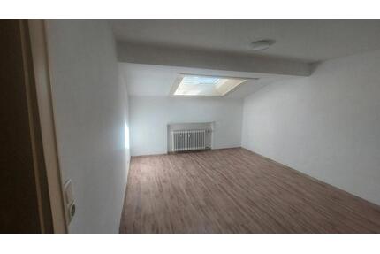 2Zimmer Mansardenwohnung - 800,00&nbsp;EUR Kaltmiete, ca.&nbsp; 55,00&nbsp;m&sup2; in Schliersee (PLZ: 83727)