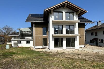 ERSTBEZUG! Kernsanierte 3-Zimmer DG Wohnung in Bernau am Chiemsee