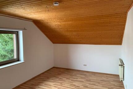 DG- Wohnung 75 m² Wenzenbach - 600,00&nbsp;EUR Kaltmiete, ca.&nbsp; 75,00&nbsp;m&sup2; in Wenzenbach (PLZ: 93173)