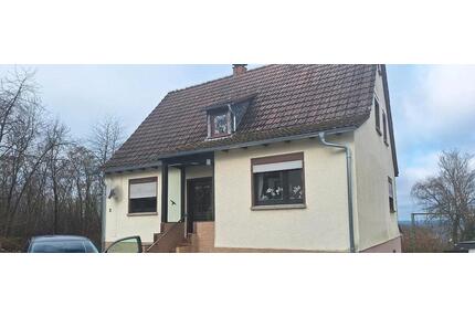 Einfamilien-Wohnhaus mit Garage und Gartenhaus in Fensdorf - Gebhardshain