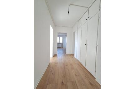 Moderne 4-Zimmer-Wohnung mit Balkon in Braunschweig