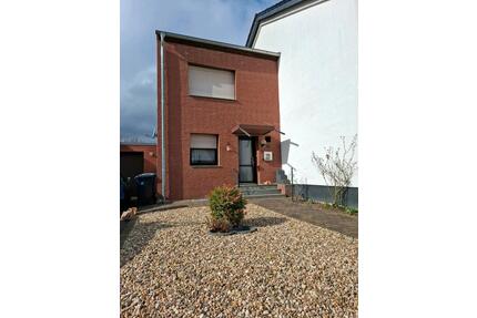 Einfamilienreihenhaus - 280.000,00&nbsp;EUR Kaufpreis, ca.&nbsp; 100,00&nbsp;m&sup2; in Eschweiler (PLZ: 52249)