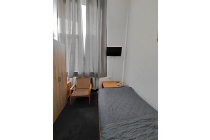 Titz – Möbliertes kleines Zimmer mit TV & Kühlschrank – 250 € War