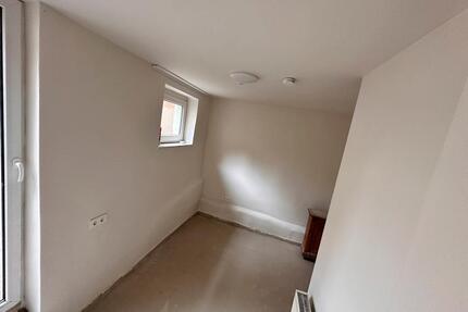 1 Zimmer zu vermieten - 350,00&nbsp;EUR Kaltmiete, ca.&nbsp; 50,00&nbsp;m&sup2; in Zell am Main (PLZ: 97299)