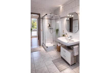 168 m2 Wohnung, 2 Etagen, Carport, Garten, Keller - Herford Falkendiek