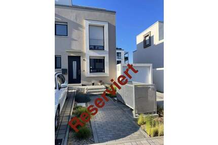 Provisionsfrei! Exklusives Reihenendhaus mit Dachterrasse und Sauna - Karben Groß-Karben