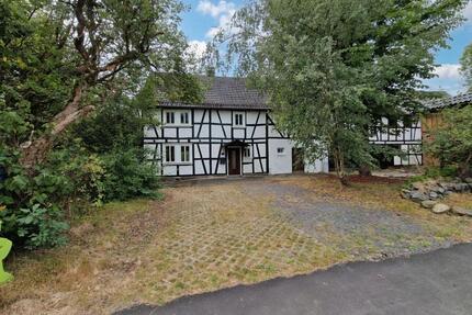 Fachwerk-Haus mit großem Grundstück 2204 m², 148 m² Wohnfläche - Weyerbusch