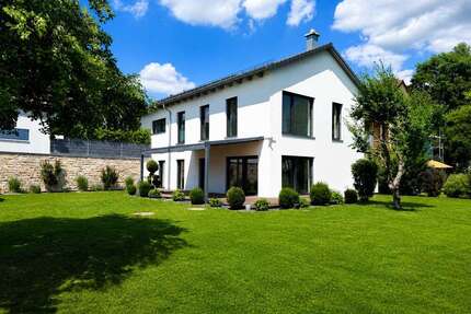 Haus zum Kaufen in Tegernheim 595.000,00 € 210 m²