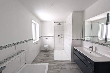 TOP + + Hochwertiges, freies Haus in Massivbauweise von 2018 I Holzpelletheizung + + - Hagenheim