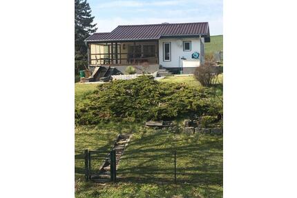 Bungalow in bester Lage - 72.000,00&nbsp;EUR Kaufpreis, ca.&nbsp; 40,00&nbsp;m&sup2; in Drei Gleichen (PLZ: 99869)